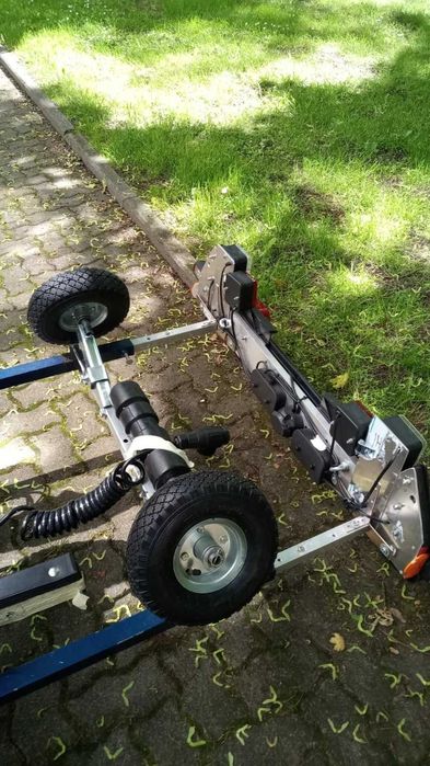 Przyczepa przyczepa do łodzi sportowych i motorowych podłodziowa do 5m