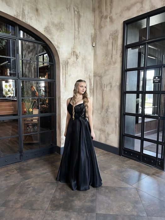 Сукня чорна вечірня