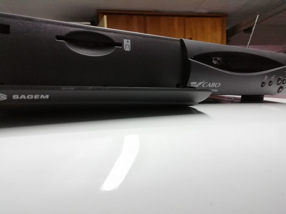 Sagem Satellite TV Box with 2 remotes64585675509378123