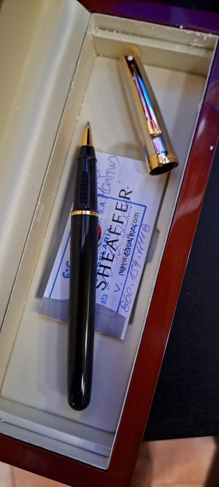 Caneta esferográfica Sheaffer.