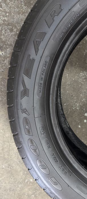 Pneus 195/60r16 Goodyear EfficientGrip com 75% de piso