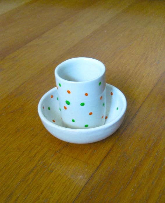 Conjunto Copo e Prato Pequeno em Loiça pintada a mão