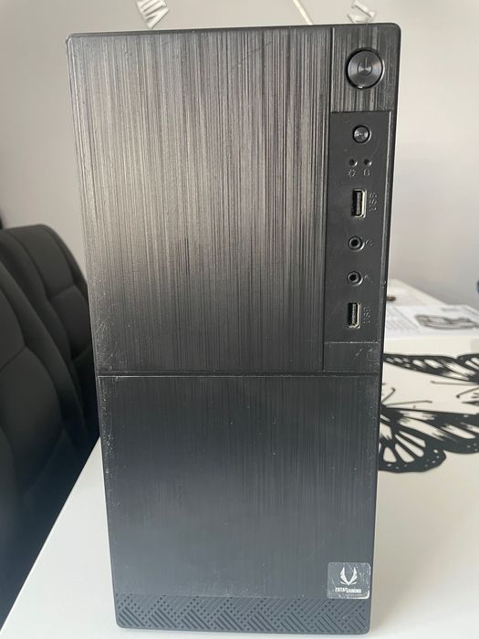 Komputer używany w bardzo dobrym stanie