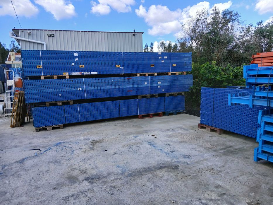 Lote de Estantes Racks industriais.