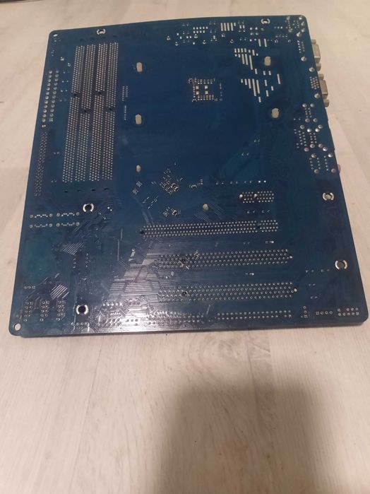 комплект ASRock N68C-S UCC+Phenom II X4 945 3.0 GHz +озу 6gb