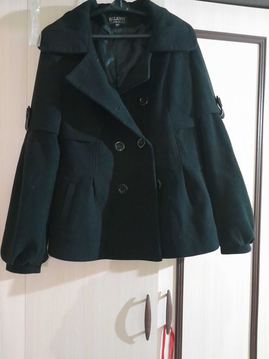 Пальто жіноче чорне коротке