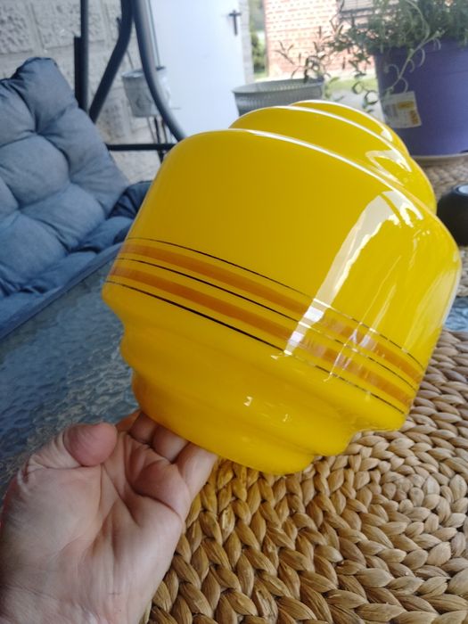 Stary klosz z epoki PRL-u