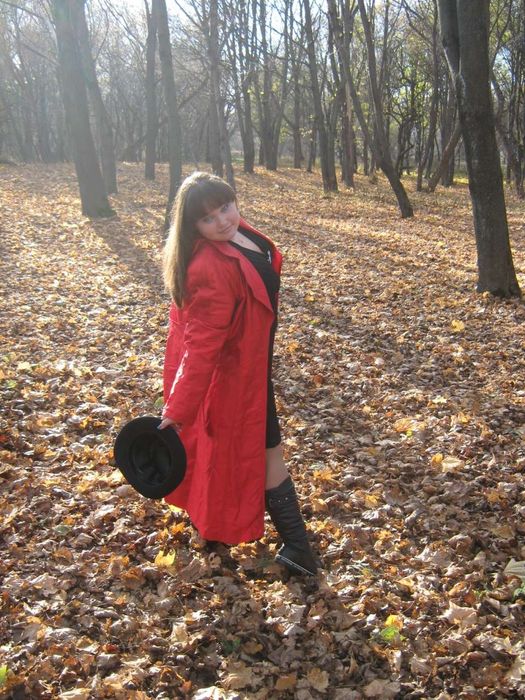 Плащ красный