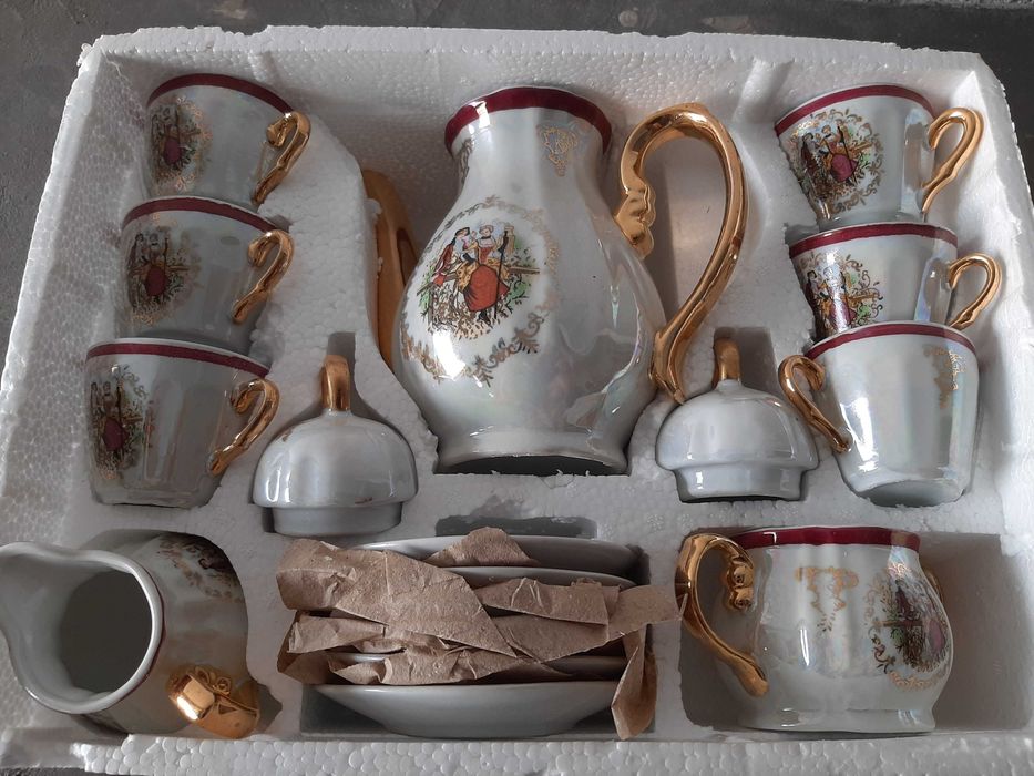 Conjunto de café de 17 peças em porcelana (Novo)