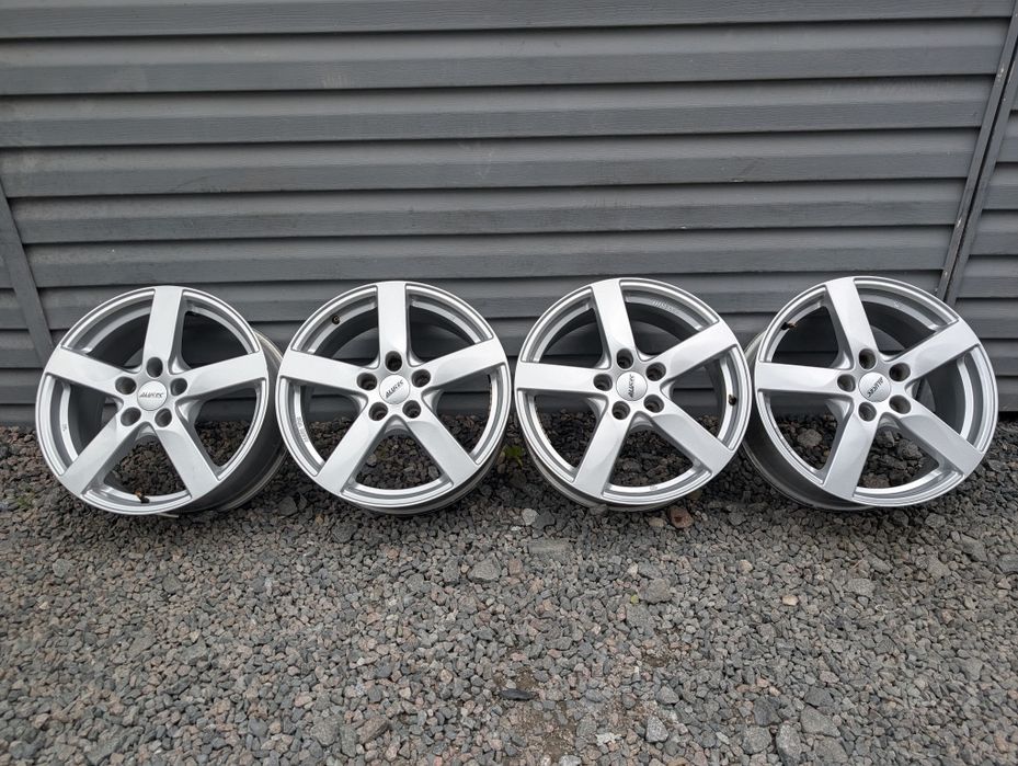 Комплект титанових дисків Nissan Infinity 5/114.3 R17 5*114.3 17 Autec Нісан  Інфініті ET40