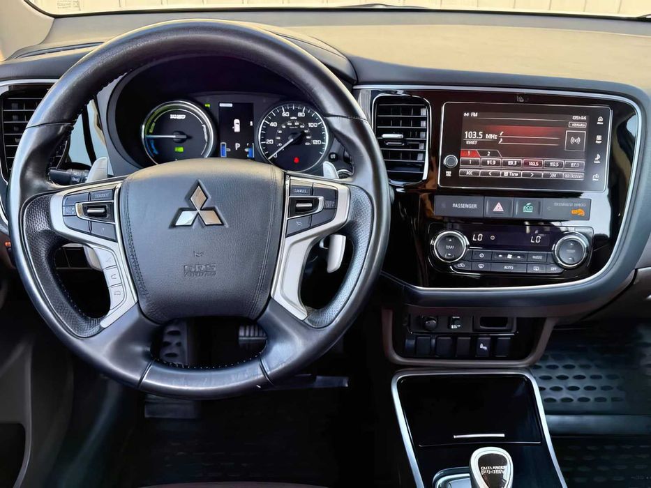 Mitsubishi Outlander PHEV      2018