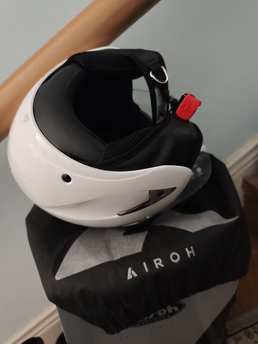 Capacete Airoh branco tamanho M