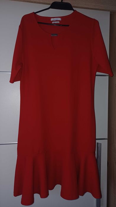 Sukienka czerwona resvered 40