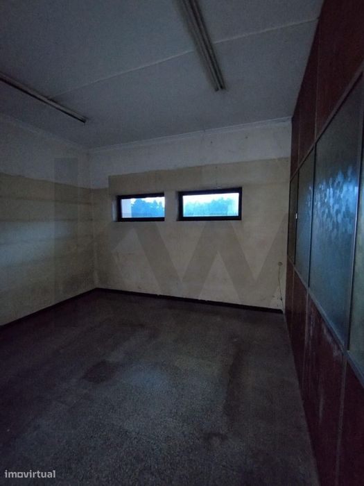 Loja para converter em habitação – Oportunidade única em S. João da