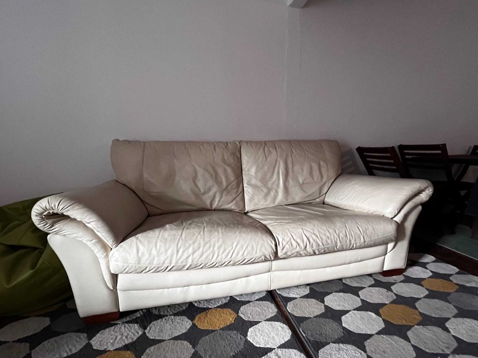 Sofás em pele, cor creme, 2 e 3 lugares
