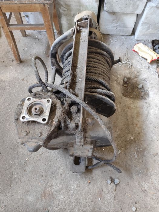 Лебідка на ГАЗ- 66  або ЗИЛ можливо   стояла на камазі позаду прак