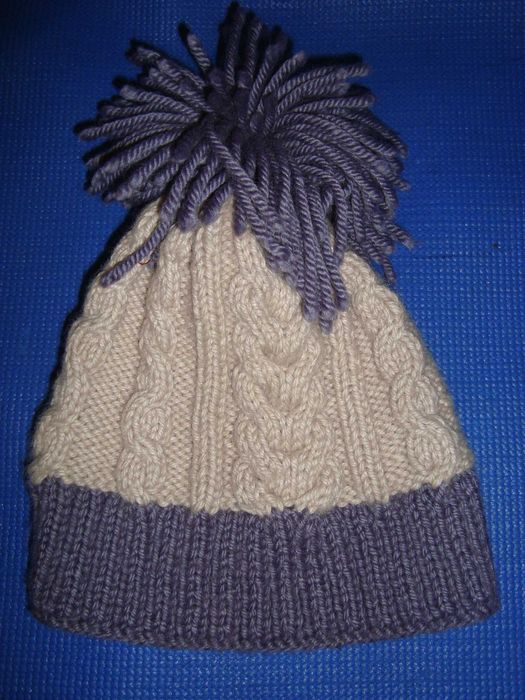 Шапка женская зимняя вязаная с бомбоном.