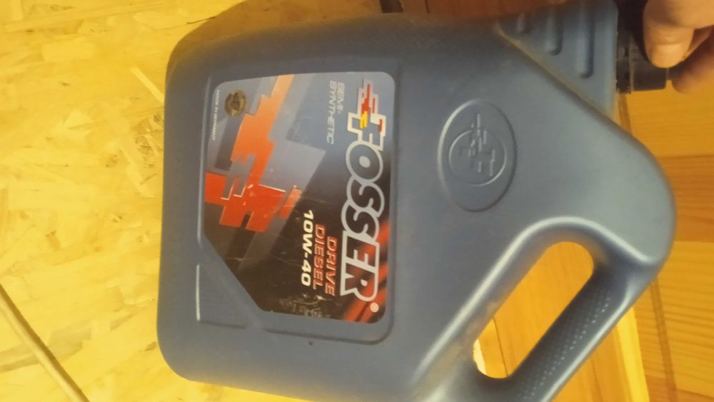 Моторне полусинтетичне масло для дизельних двигунів