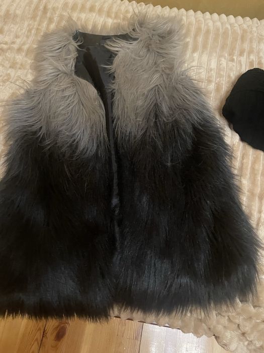 Камезелька шерстяна і також є натуральна шкіра . І дуже гарний кардига