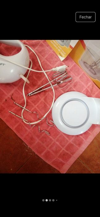 Batedeira kunft + acessórios, bom estado.