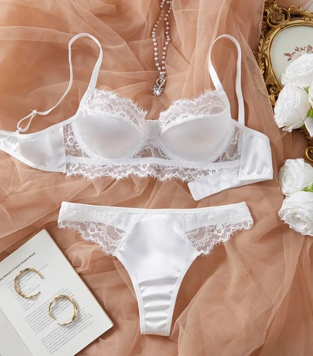 Пара красивих бюстгальтерів 90-95С