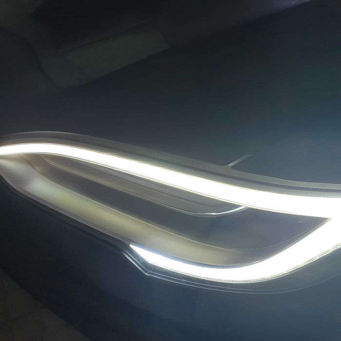 Reparação led ópticas e puxadores Tesla Model S