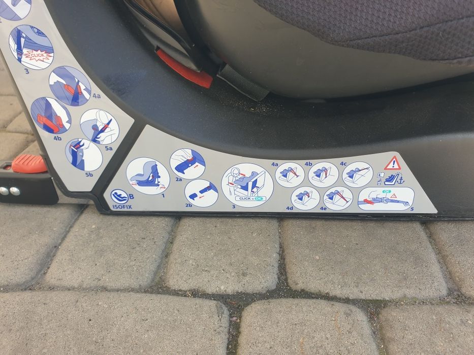 Fotelik isofix Chicco z funkcją spania 9-18