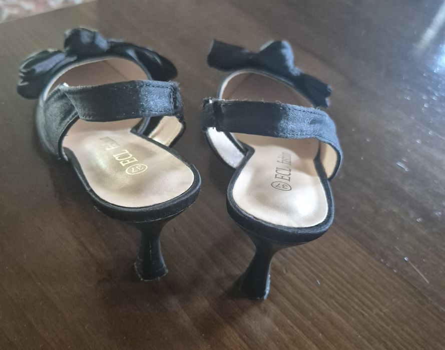 Sandália preta em cetim, N. 37