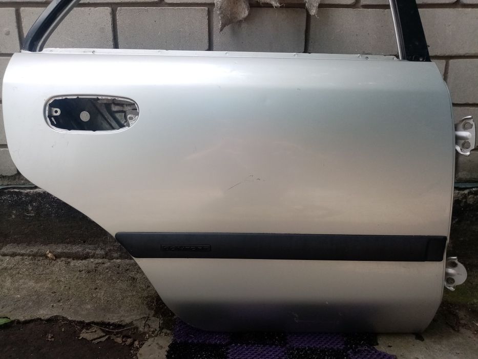 Дверь задняя правая, на мицубиси каризма