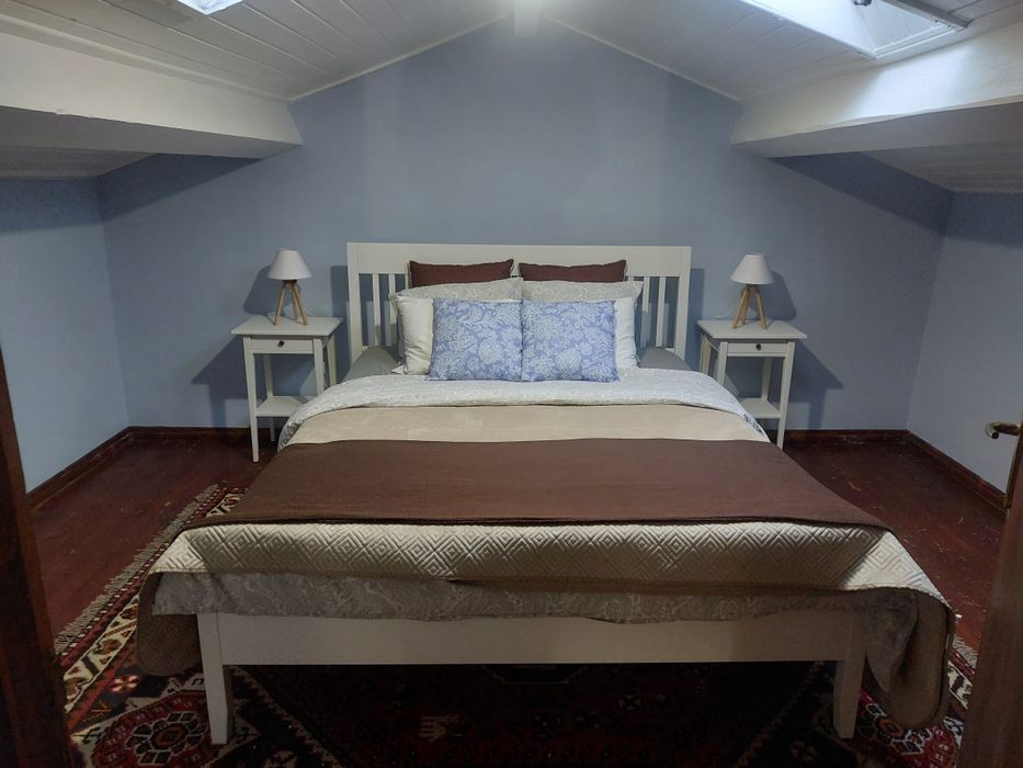 Cama de casal branca