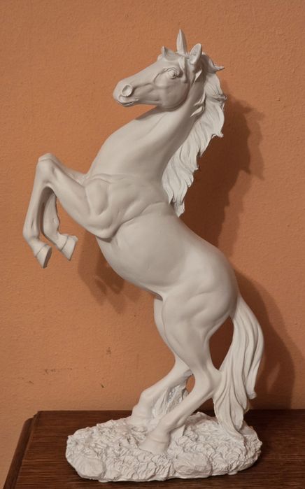 Piękna ceramiczna figurka konia. KOŃ Arabski, jeździectwo. Mustang.