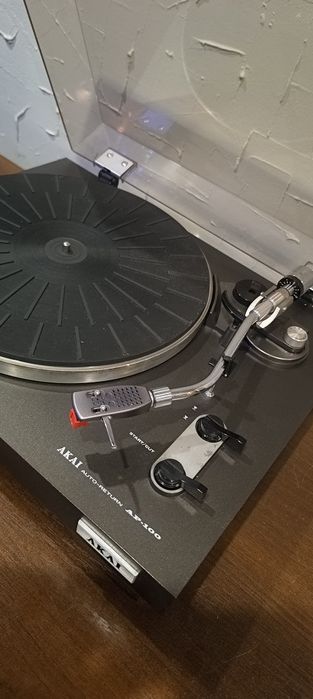 Akai AP-100 gramofon