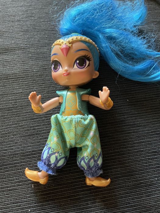 Shimmer i Shine, latajacy dywan, plus 1 przyjaciółka