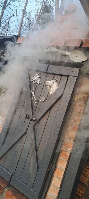 Łosoś wędzony w tradycyjnej wedzarni