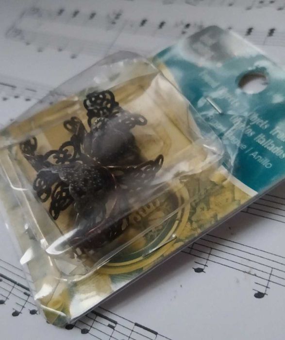 Pierścionek Bead Landing ażurowy Gothic wiktoriański retro