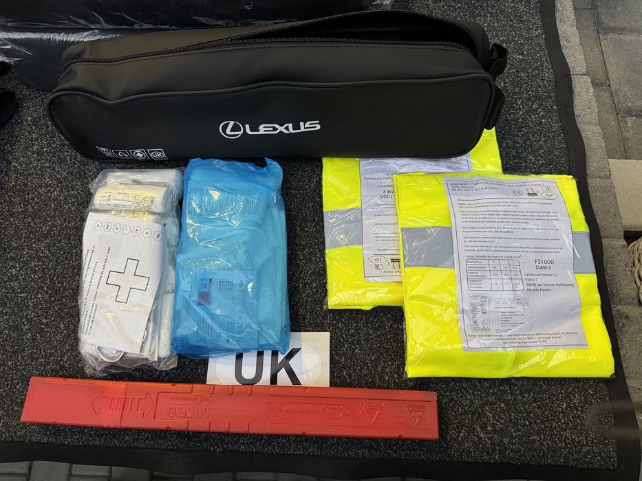 Аптечка Аптечки оригінал Toyota Lexus Нові Запаковані