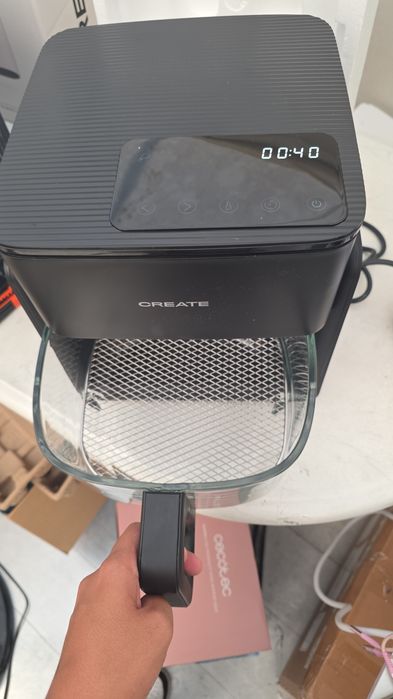 Airfryer nova temos em preto e verde militar