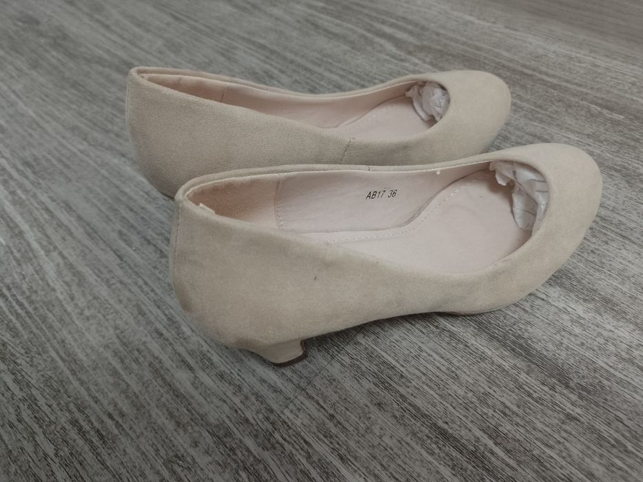 Sprzedam damskie buty rozmiar 36.