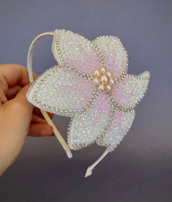 Tiara/Bandolete bordada à mão – peça exclusiva