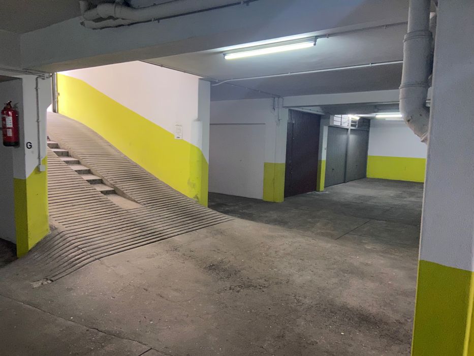 Alugo garagem fechada. - Espinho
