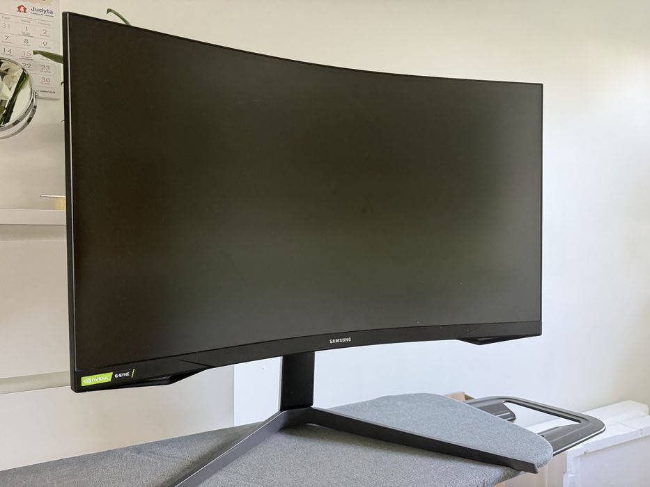 Monitor Samsung 27 cali 1440p 240HZ  QLED