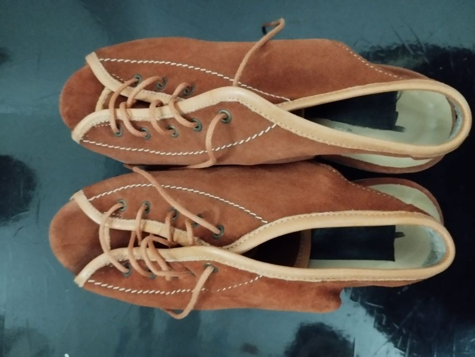 Sapatos abertos tipo soca