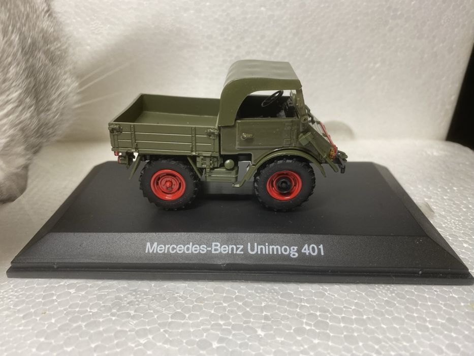 Mercedes - Benz Unimog 401 1:64