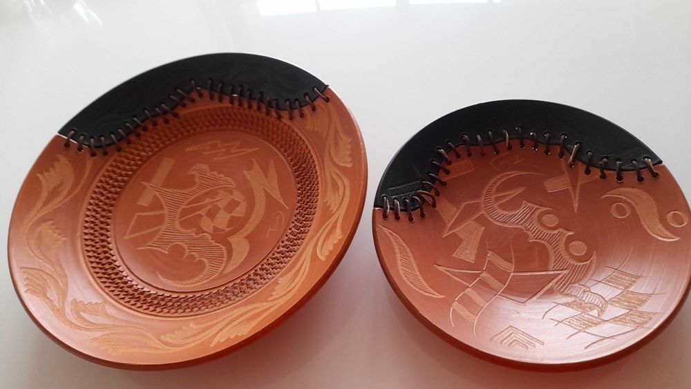 Conjunto de pratos em barro