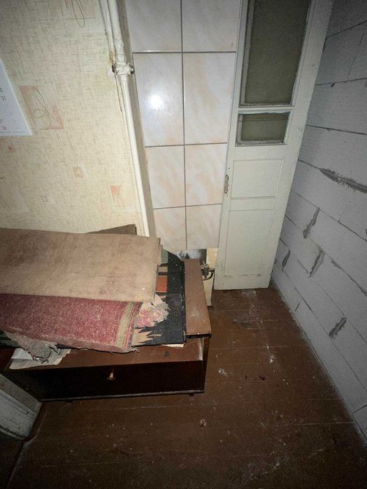 Частина будинку з власним входом, супер локація, мінімальне оформлення
