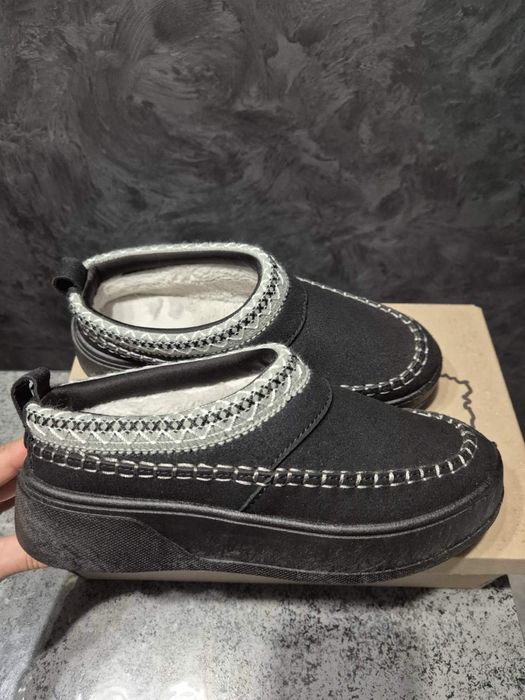 Угги уггі тапки шльопки жіночі капці чорні