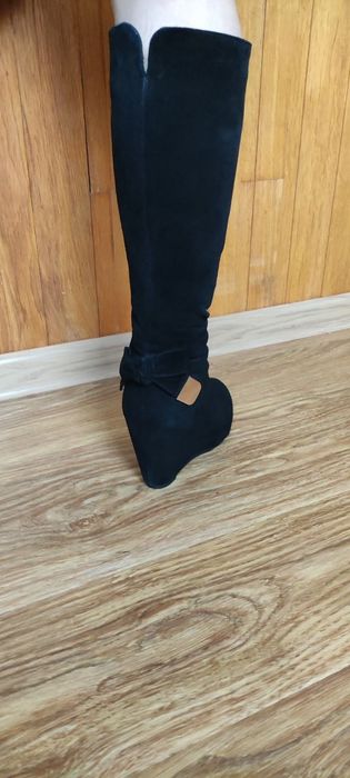 Чоботи зимові, натуральна замша,36 розмір йде на 35, всередині мех