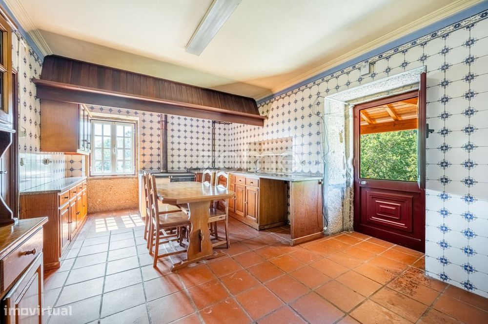 Quinta da Chieira - Cinfães - Moradia T3 renovada e 7 casas de pedra
