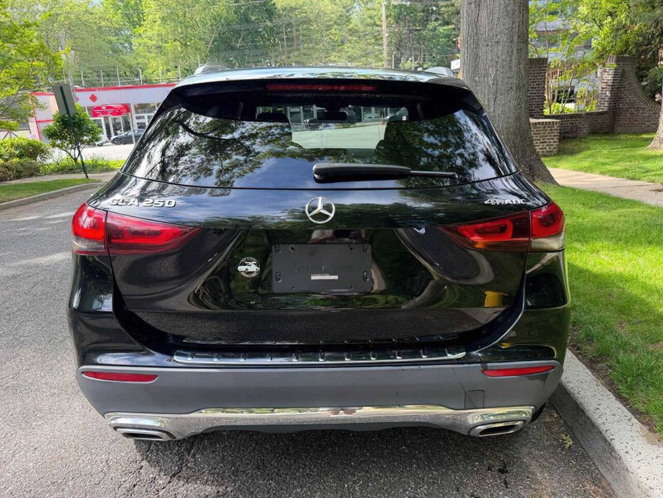 Mercedes-Benz GLA 250 4MATIC      2021
