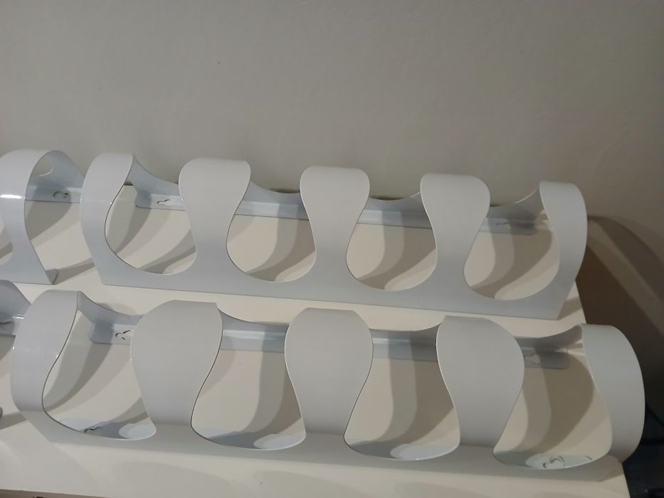 Suporte metálico para garrafas